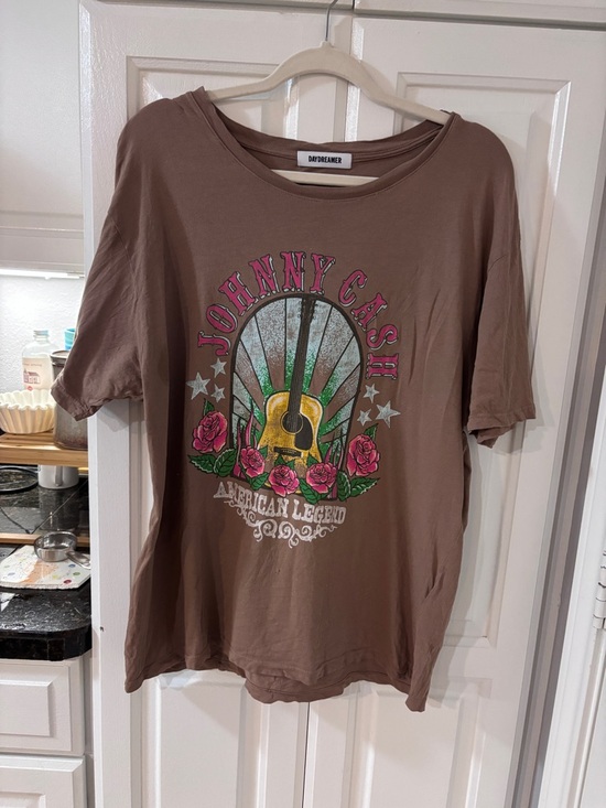 Daydreamer Tops - Daydreamer Brown Johnny Cash Rose Guitar Graphic Tee